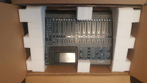 Imagen 2 de 2 de Behringer X32 32 Channel 16 Bus Digital Mixing Console