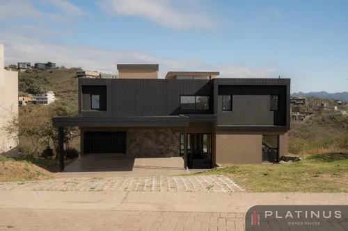 Casa En Venta De 3 Dormitorios Con Cochera Doble - Country La Deseada - foto 1