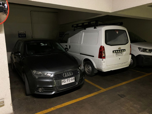 Se Arriendan Estacionamientos En Avenida La Dehesa, (portal)