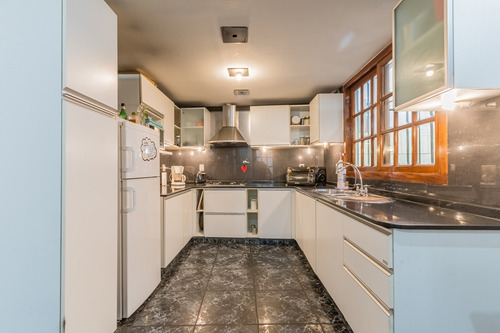 Casa. Gran Potencial Para Desarrollo Inmobiliario. Quincho Y Garage. Avellaneda Centro