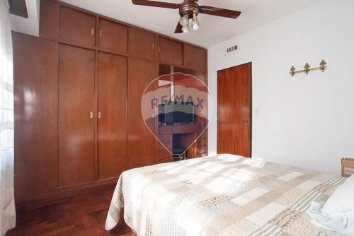 Venta Casa 4 Amb. En Palomar Av. Rosales 2100