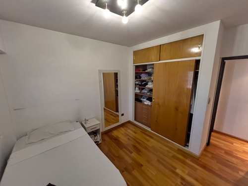 Venta Semipiso 5 Ambientes Dos Cocheras Caseros