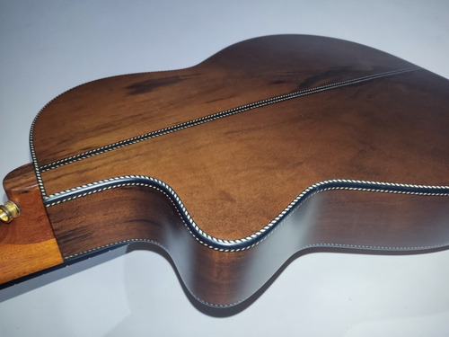 Imagem 3 de 10 de Violão Luthier Araújo 7 Cordas Imbuia/cedro Cutway Nylon