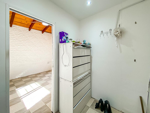 Casa De Tres Dormitorios En Venta En Capitan Bermudez Con Cochera Y Patio