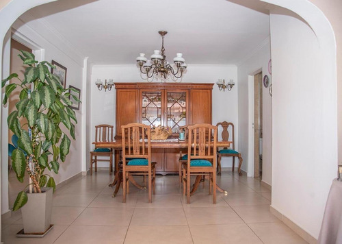Imagen 4 de 23 de Departamento En 2 Plantas - 4 Ambientes - Impecable - Castel