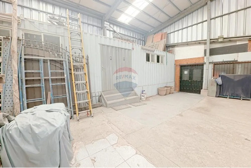 Bodega Con Oficina En Recoleta