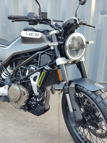 Husqvarna Svartpilen 401 Usada Seleccionada - Evaluo Permuta