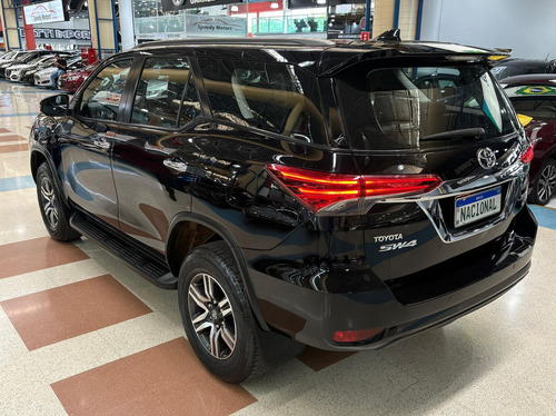 Toyota Hilux SW4 2.7 SRV 7 LUGARES 4X2 16V