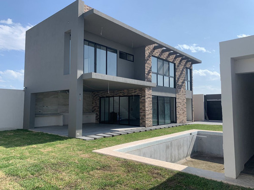 Quinta En Venta En Los Portales, Gral. Zuazua