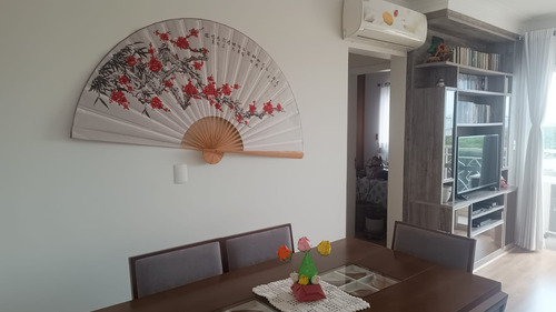 Apartamento De Dois Dormitórios Com Móveis Planejados.