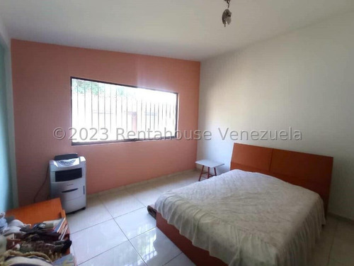 Julio Latouche 24-7529 Casa En Venta Trigal Sur Valencia, Amplia, Cómoda, Totalmente Re-modelada, Tanque Subterráneo