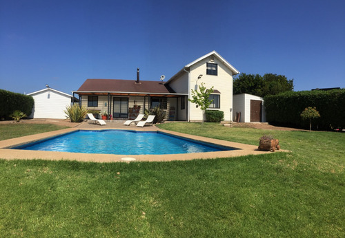 Se Vende Espléndida Casa Con Piscina Lomas De Mantagua Sur