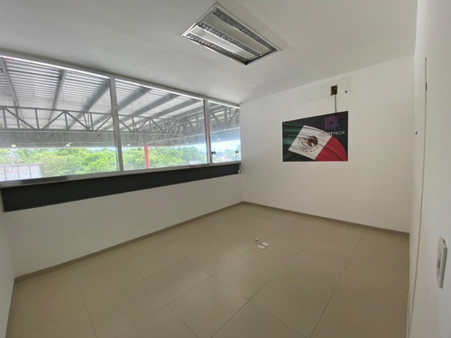 Renta De Local Comercial Con Bodega De 25m2 En Plaza Las Velas L-24a, Total De 162 M2 Cancún.