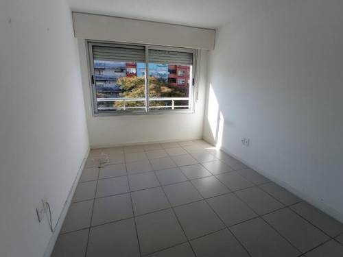 Imagen 9 de 15 de Apartamento Moderno, Y Luminoso Sobre Avenida!!