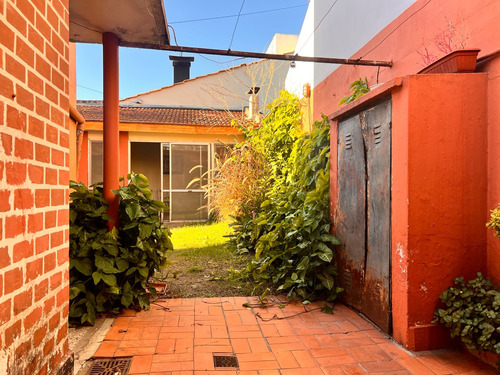 Casa En Venta | 2/3 Dormi - Quincho Y Parrilla | 33 E/ 24 Y 25 - La Plata