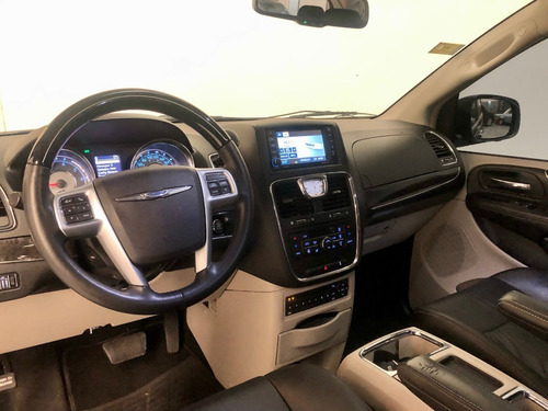 Imagen 7 de 15 de Chrysler Town Country Limited 2013