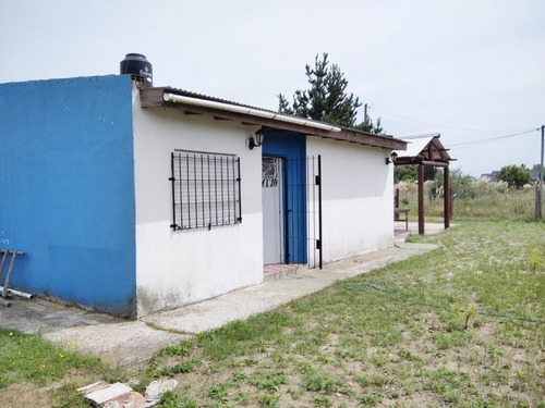 Imagen 2 de 8 de Venta Chalet Independiente Mar Del Tuyu 88 E/ 8 Y 9