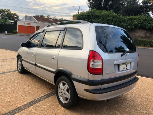 Imagem 3 de 8 de Chevrolet Gm Zafira 2.0 Prata 2001