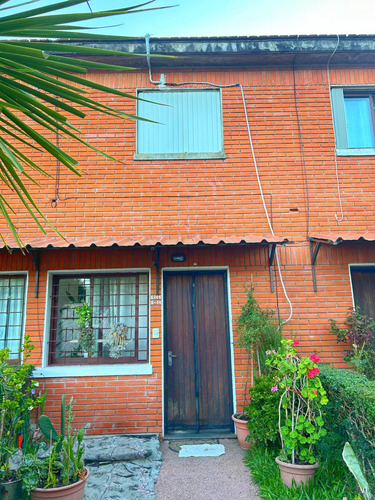 Venta Casa Lezica, 2 Dormitorios, 2 Baños.