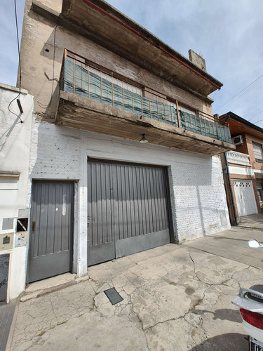 Vivienda Con Galpón En Lanus Oeste