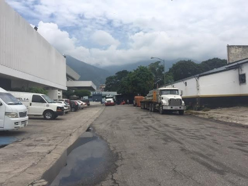 Imagen 5 de 30 de Gran Galpón Moderno Plano Zona Altamente Industrial Y Comercial Salidas Gandolas Camiones