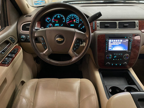 Imagen 13 de 15 de Chevrolet Suburban Lt 4x4 2013