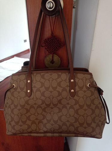 Cartera Coach