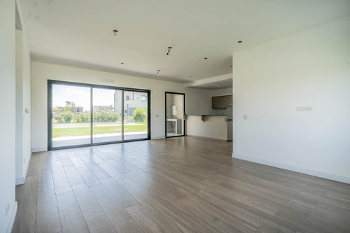 Casa A Estrenar De 4 Ambientes Con Pileta En Horizontes Al Sur Canning