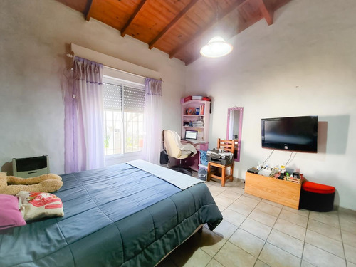 Imagen 10 de 16 de ** Venta Casa 4 Ambientes Con Jardin Y Cocheras Pacheco **