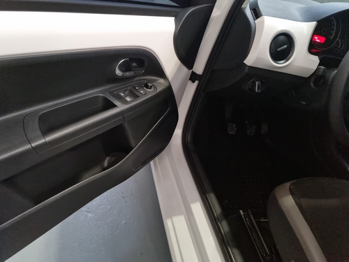 Imagen 10 de 15 de Volkswagen Up! 2017 1.0 High Up! 75cv 3 P