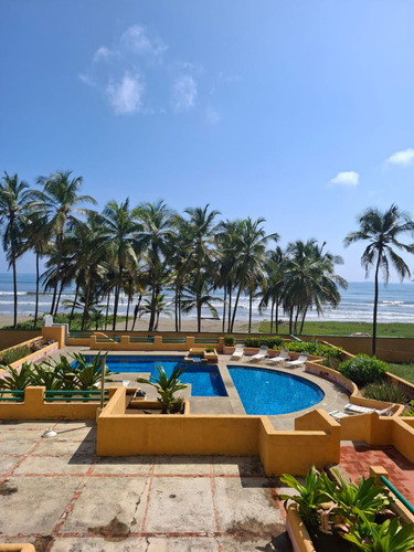 Se Vende Apartamento En Conj. Residencial Puerto Limon Tucacas Edo. Falcon. L.m