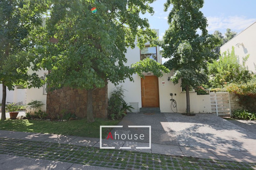 Hermosa Casa En Venta La Reina Alta