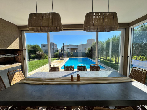 Casa En Venta En San Ferlipe Canning Village, Ezeiza