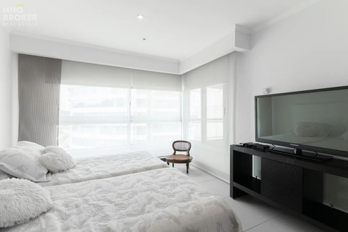 Apartamento En Venta De 3 Dormitorios, Torre Lobos, Punta Del Este, Playa Brava.