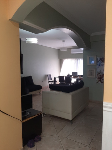 Casa En Venta De 4 Ambientes. Con Garaje Y Dos Locales Comerciales. I,casanova
