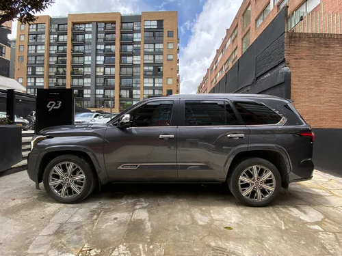 Toyota Sequoia Capstone Hibrida