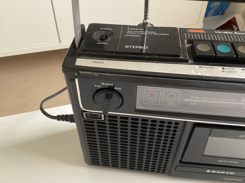 Sanyo Am/fm Stereo Radio Cassette Recorder M-9902f (Usado)