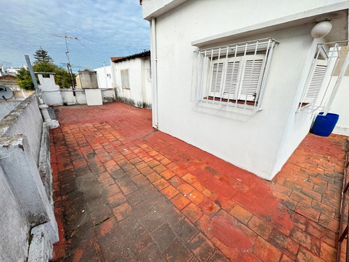 Casa 5 Ambientes Al Frente Con Patio Y Terraza + Ph Monoambiente En Lanús Centro