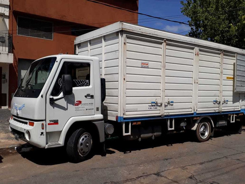 Imagen 3 de 5 de Mudanza Camion Agencia De Peones Descarga De Contenedores