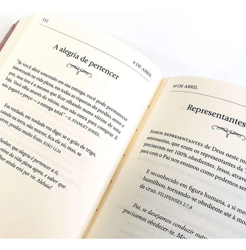 Livro Devocional Dia A Dia Com Corrie Ten Boom | Capa Dura