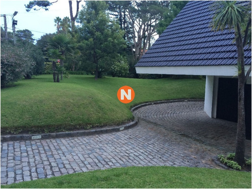 Casa En Venta, House In Punta Del Este, 4 Dormitorios, Zona Golf- Ref: 209301