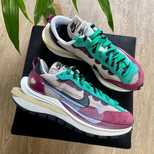 Imagem 2 de 3 de Nike Vapor Waffle X Sacai Villain Red Neptune Green