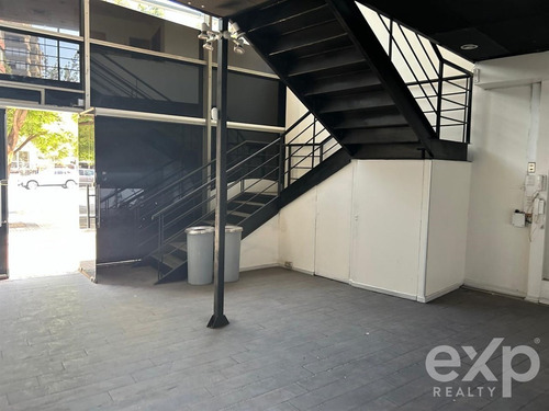 Local Comercial En Arriendo En Las Condes En Primer Piso