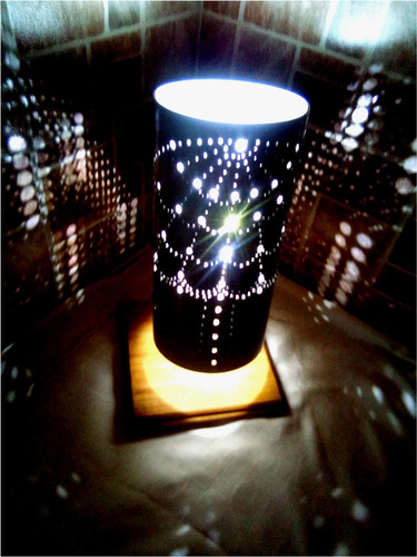 Lampara De Mesa / Piso Decorativa Diseño Unico Al Iluminar