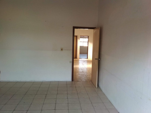 Sitio Ofrece En Venta Ex Colegio En Maldonado