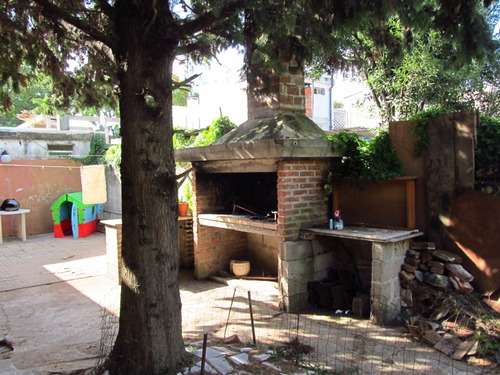Casa En Venta De 3 Dormitorios Buceo Pu Con Fondo Y Jardín