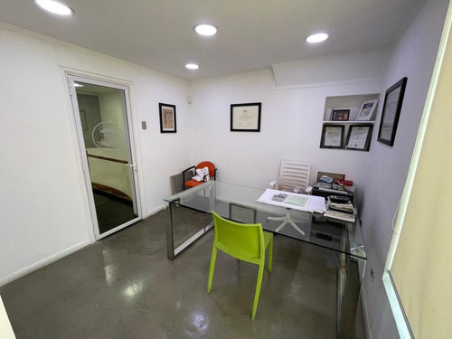 Imagen 17 de 18 de Gran Casa Remodelada Apta Para Empresa , Venta