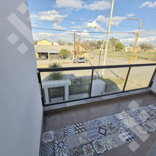 Venta Casa De 4 Dormitorios Con Pileta Climatizada En Villa Regina