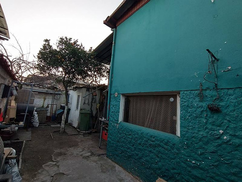 Casa De 2 Pisos Con 3d/2b. Privilegiada Ubicación