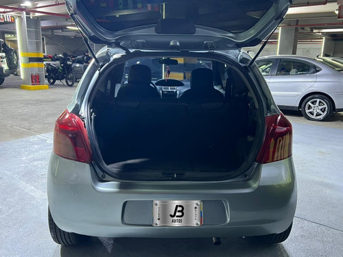Imagen 3 de 8 de Toyota Yaris .